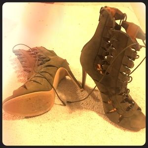 ANKLE HIGH SANDAL HEELS / TIE UP